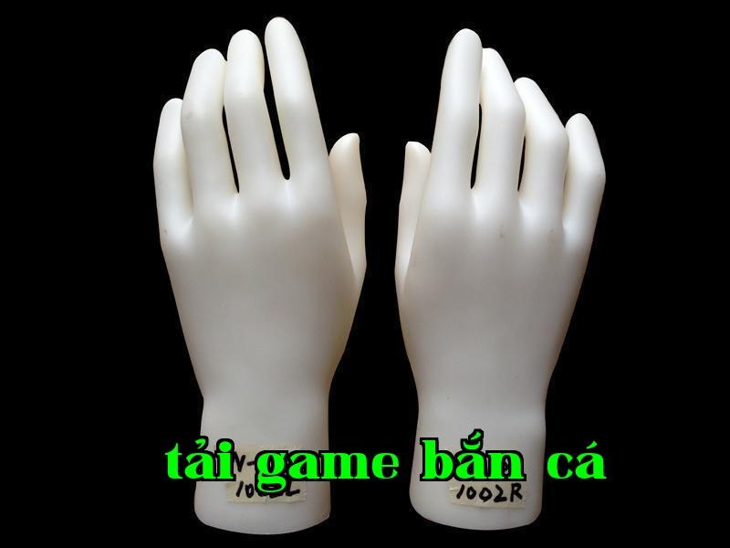 Thẩm mỹ và lựa chọn bàn tay của người mẫu trong cửa hàng trang sức